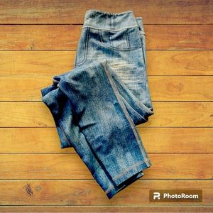 ‼️SOLD‼️ 𝙀𝙐𝘾 - 𝙕𝙔𝙄𝘼 Light Denim Distressed 𝙇𝙣𝙏 Hi-rise Legging - 12